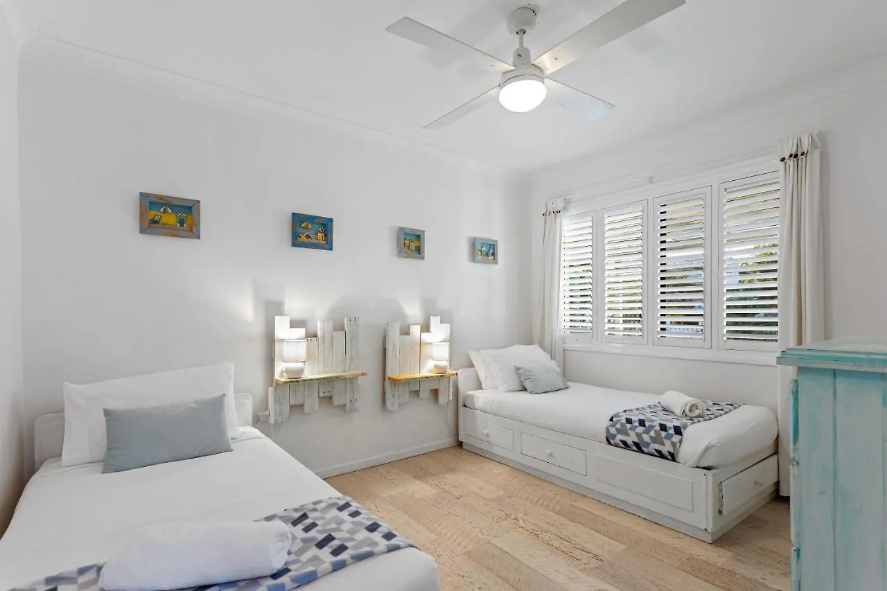 Coastal Garden Cottage Golden Beach 0*,  Australia